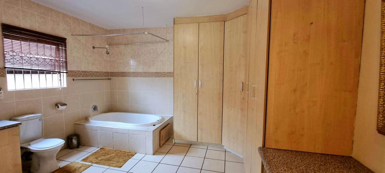Asda Guesthouse Mogwase Exteriör bild